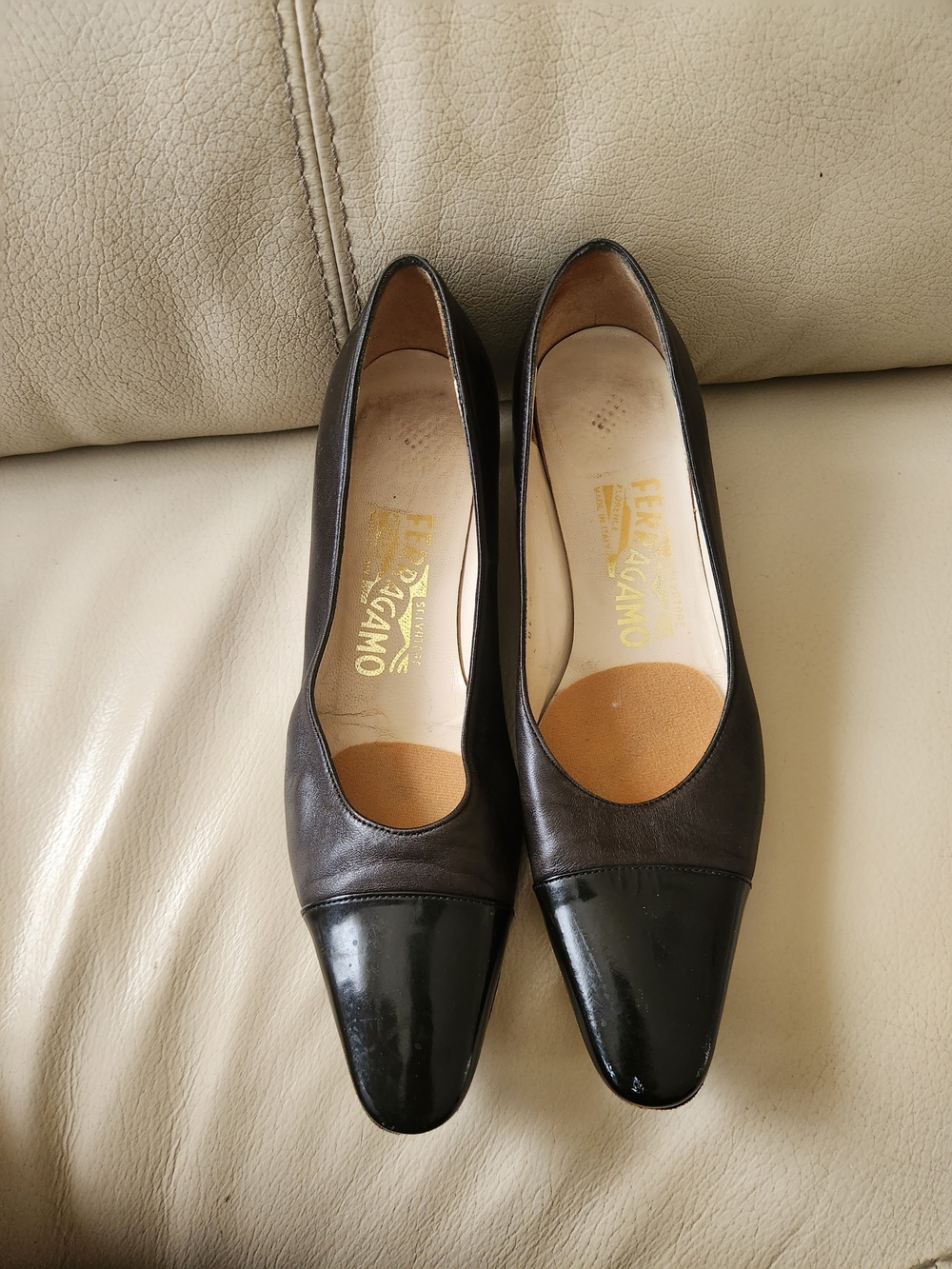Salvatore Ferragamo Black Brown Leather Cap-Toe Pumps